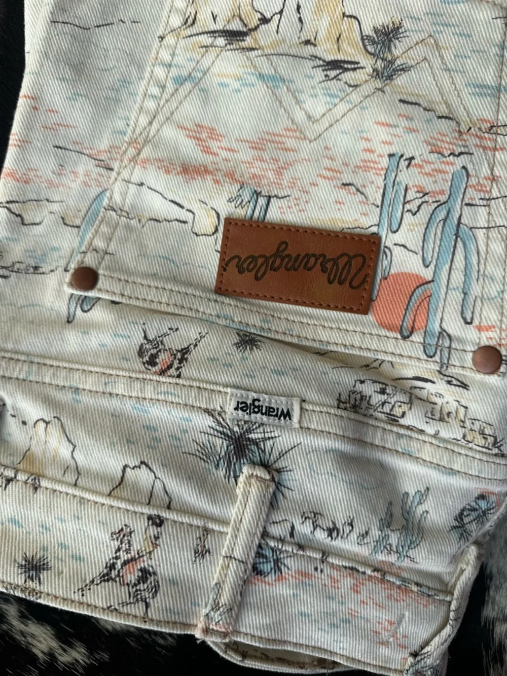 Wrangler Desert Scene High-Rise Jean Shorts in Light Cream with Coral Accents - Picture 5 of 5
